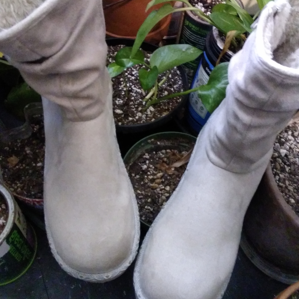 Muk Luks Women's Beige Winter Boots - Picture 8 of 15